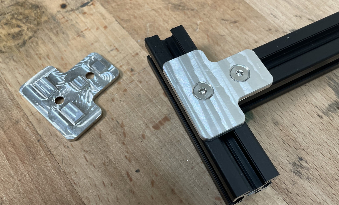 "Tee" bracket for 20x20 extrusions